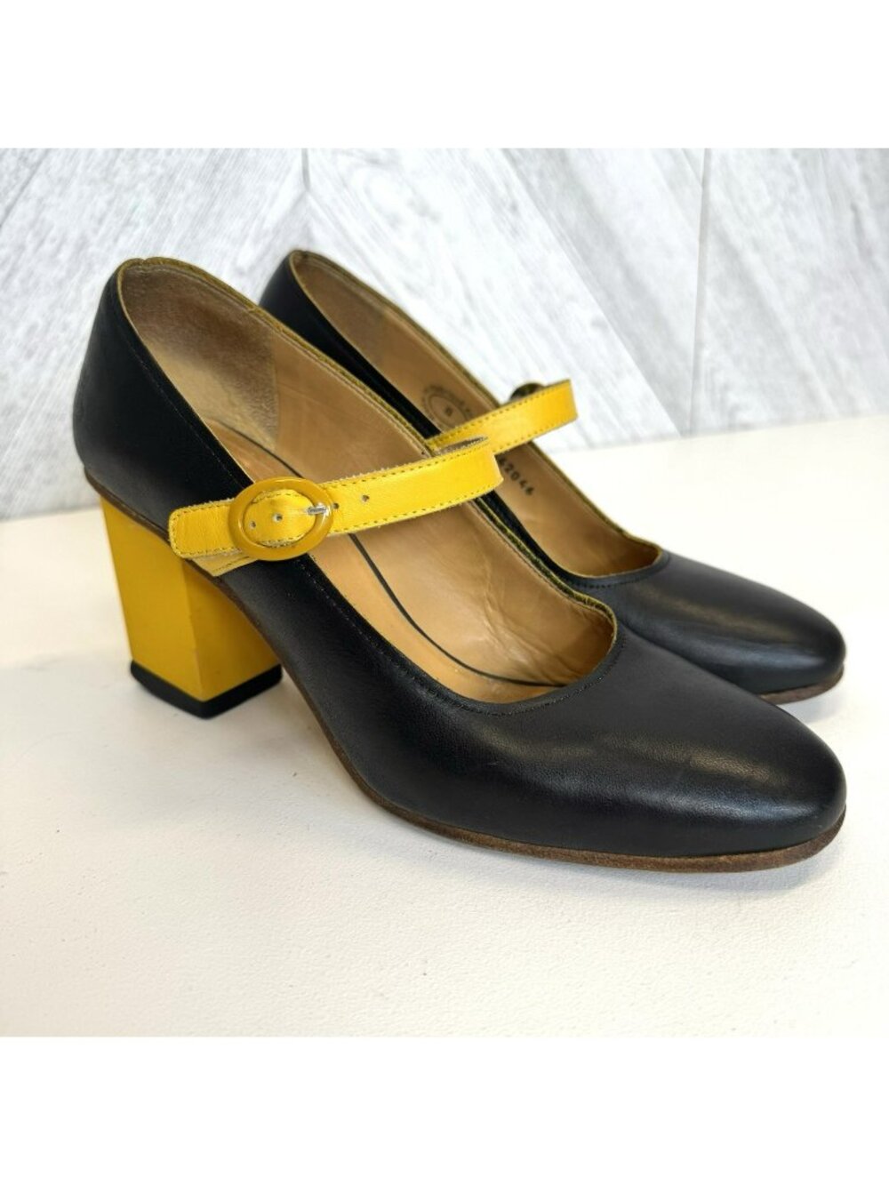 John Fluevog Colour JOANNE Column Heel Mary Jane Shoes Heels Black Yellow Size 8